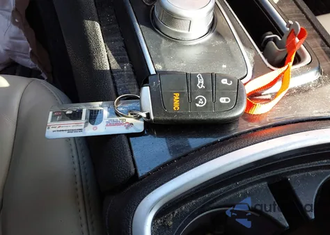 2020 Chrysler 300 Touring L Awd z USA, uszkodzony, nr VIN 2C3CCARG0LH250174